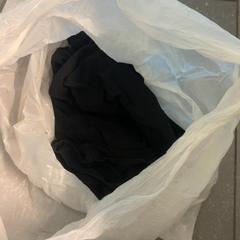 Zakje kleding, gisa salatu by Ziekenhuis Oost-Limburg iLost erabiliz