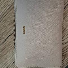 Portefeuille - Urun, a été signalé par Centraal magazijn utilisant iLost