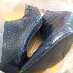 Scarpa, come riportato da Carlton Beach Hotel utilizzando iLost