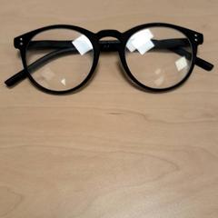 Glasses, as reported by IKEA Furuset using iLost