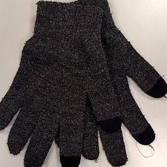 Luvas, como reportado por Vrije Universiteit Amsterdam utilizando o iLost