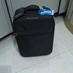 スーツケース がiLostで Van der Valk Hotel Schiphol によって報告されました