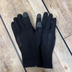 Guanto Zwart, come riportato da IKEA Delft utilizzando iLost