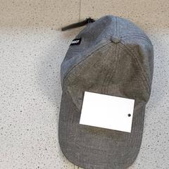 Vestiario Pet, come riportato da Centraal magazijn utilizzando iLost