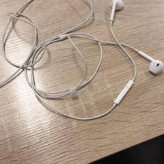 Oortjes wit, gisa salatu by Libéma Beurzen en Evenementen iLost erabiliz