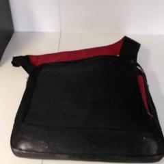 Schultertasche Zwart met rood, gemeldet von Regio Antwerpen - Brussel über iLost