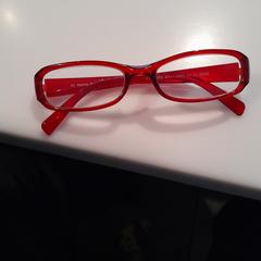 Rode leesbril, iLost에 보고됨