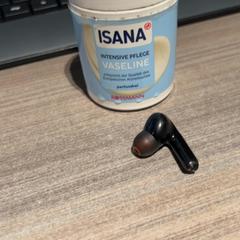 Vaseline & Earpiece Zwart, as reported by Van der Valk Hotel Haarlem using iLost
