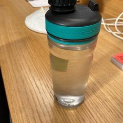 Botella de agua Kruidvat, ha sido reportado por Rijksmuseum van Oudheden con iLost