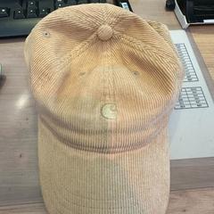 Cappello beige, come riportato da MEININGER Hotel Köln West utilizzando iLost