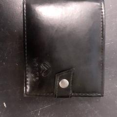 Billetera Marinov hristova, ha sido reportado por Qbuzz servicepunt  Emmen con iLost