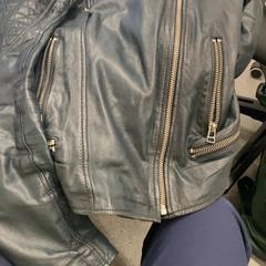 Chaqueta, ha sido reportado por IKEA Haarlem con iLost