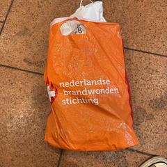 Oranje plastic tasje in de trein, som rapporterats till iLost
