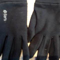 Kesztyű, amint azt EBS Tramplein az iLost segítségével jelentette.