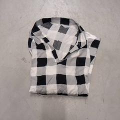 Blouse, zoals gemeld door IKEA Utrecht met iLost