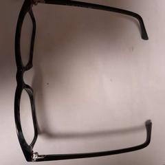 Lunette de vue noire, as reported by TCL using iLost