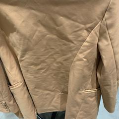 Jas Beige, amint azt Eindhoven Airport az iLost segítségével jelentette.