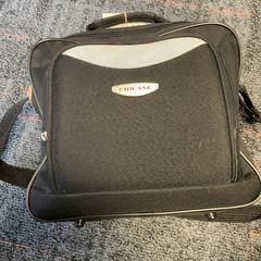 ハンドバッグ Zwart chicane (Thomson) がiLostで Connexxion Amstelland-Meerlanden Schiphol Zuid によって報告されました