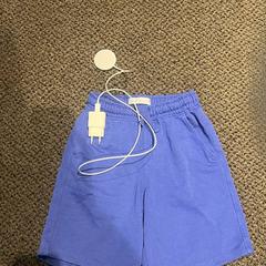 Pantalons curts & Adaptador, segons ha informat Van der Valk Hotel Zwolle mitjançant iLost