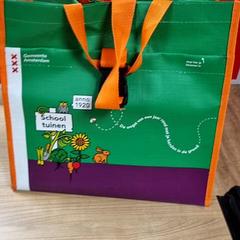 Erosketa poltsa, gisa salatu by Connexxion Amstelland-Meerlanden Amstelveen iLost erabiliz