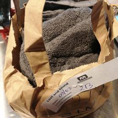 Grey towel, zoals gemeld door MEININGER Hotel Bruxelles Gare du Midi met iLost