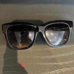 Sunglasses, as reported by Johan Cruijff ArenA using iLost