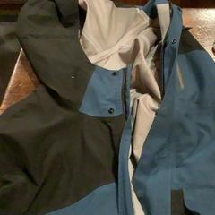 Jacka Navy blue, rapporterat av Café Leentje med iLost