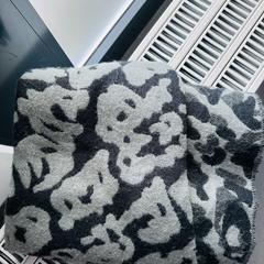 Sjal, rapporterat av MEININGER Hotel Berlin Central Station med iLost