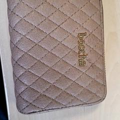 財布 Geuzebroek がiLostで Connexxion Haarlem IJmond によって報告されました