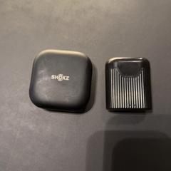 Fülhallgató, amint azt Van der Valk Hotel Houten az iLost segítségével jelentette.