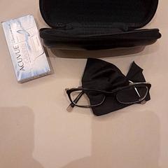 Occhiali da sole, come riportato da Van der Valk Hotel Schiphol utilizzando iLost