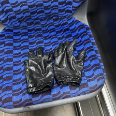 Zwart leren handschoenen a été signalé sur iLost