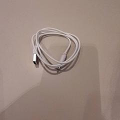 Cable de carga, ha sido reportado por Van der Valk Hotel Schiphol con iLost