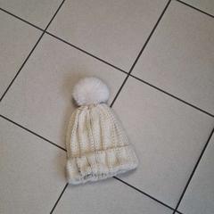 Bonnet en laine Beige، كما تم الإبلاغ عنه بواسطة ilévia عبر iLost