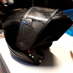 Hjälm, rapporterat av Qbuzz ZHN med iLost