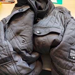 Kleding Jas, a été signalé par Centraal magazijn utilisant iLost