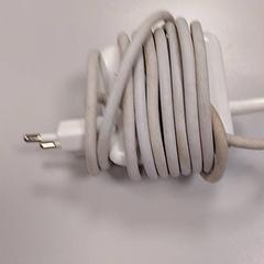 Nabíjačka prenosného počítača Wit, ako bolo nahlásené Vrije Universiteit Amsterdam pomocou iLost