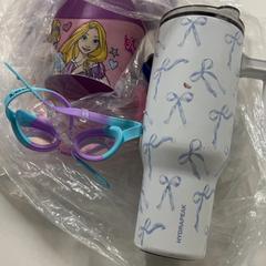 Csésze, amint azt Silver Sands Beach az iLost segítségével jelentette.