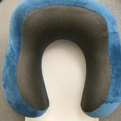 Oreiller pour le cou, a été signalé par Schönbrunn "Group Center" utilisant iLost