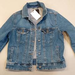 Kleding - Jeansvest, a été signalé par Centraal magazijn utilisant iLost