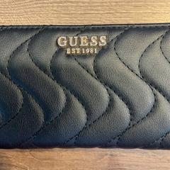 지갑 Novello sara, iLost를 사용하여 Gemeente Amsterdam - Bureau Gevonden Voorwerpen에 보고됨