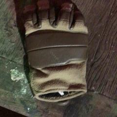 Rukavice Bruin, jak nahlášeno De Heeren van Aemstel pomocí iLost