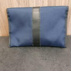 Tasje blauw, gisa salatu by Rotterdam The Hague Airport iLost erabiliz