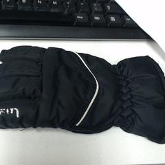 Rechter kind handschoen, as reported by SnowWorld Landgraaf using iLost