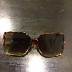 Gafas de sol, ha sido reportado por Qbuzz U-OV con iLost