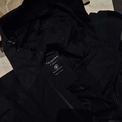 Chaqueta black, segundo informou The Dominican usando iLost