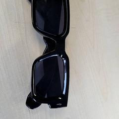 Ulleres de sol, segons ha informat Connexxion Haarlem IJmond mitjançant iLost