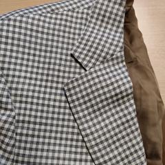 Jacket Brown checkered, as reported by The Dominican using iLost