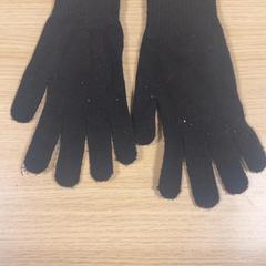 Guanti Zwart, come riportato da Pathé Amsterdam Noord utilizzando iLost