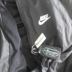 Jas Nike zwart met fietssleutel Apeldoorn, som rapporterats till iLost